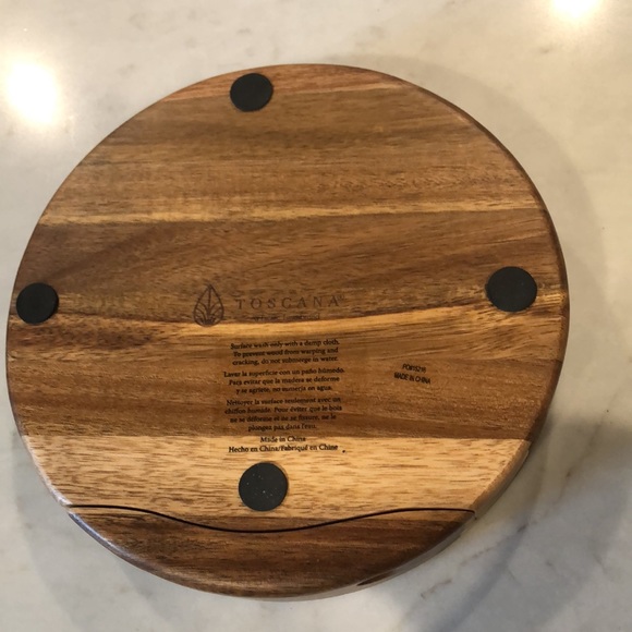 Disney's Mickey & Minnie Mouse Acacia Wooden Cheese Board with Tool Set - Picture 6 of 12